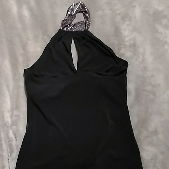 Turn heads with this top - Picture 2 of 3